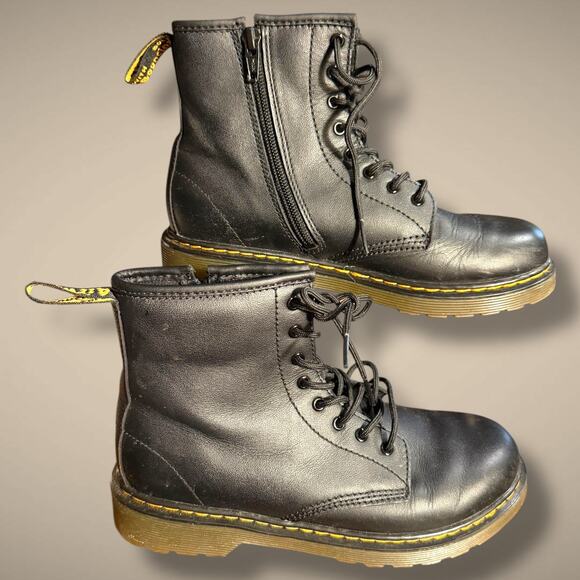 Women's Sz 5 DR. MARTENS 1460 Barely Worn Black Leather Side Zip Up Combat Boots - Picture 2 of 11